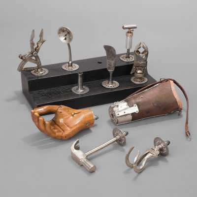 Prothése d’avant bras avec outils interchangeables, c.1930