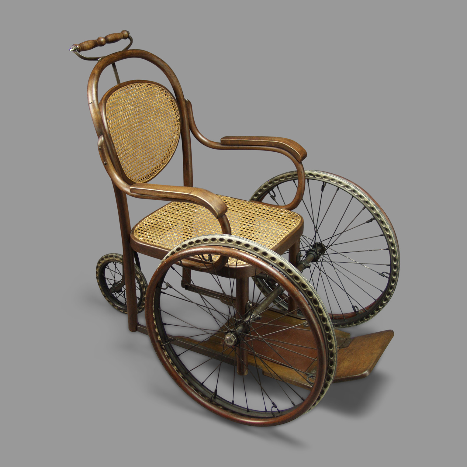 Fauteuil roulant début XXe