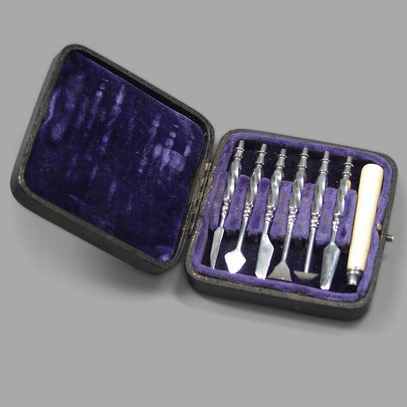 XIXth C. Dental Scaling Set