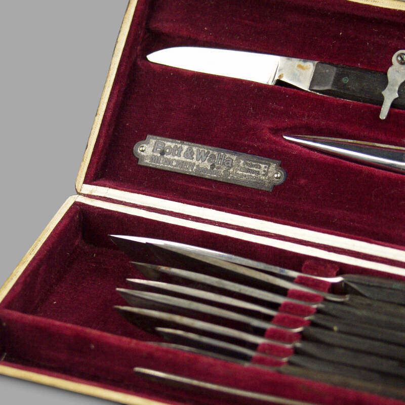 XIXth C. Little Surgery Instruments Case - Image 2