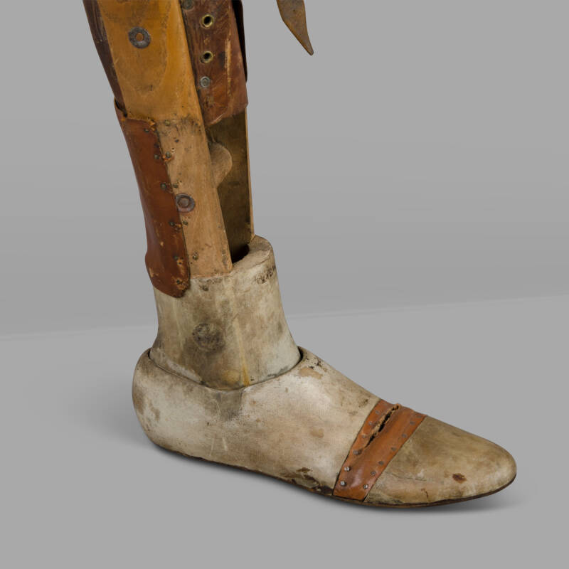 Leather and Wooden Right Leg Prosthesis, c. 1920 - Image 5