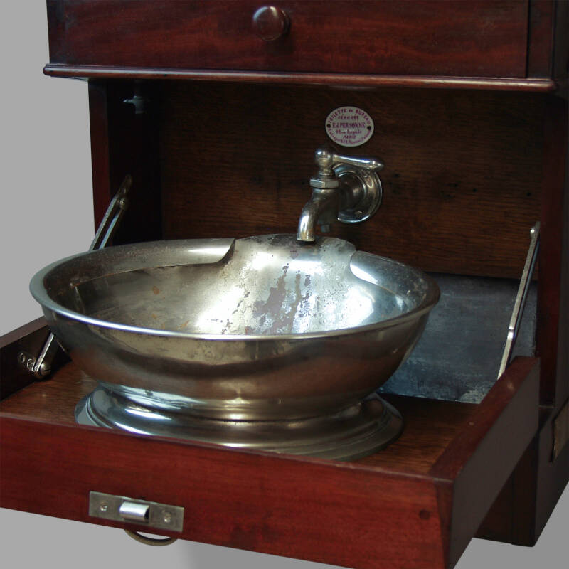 Foldable Wall-Mounted Mahogany Sink, Circa 1900 - Image 2