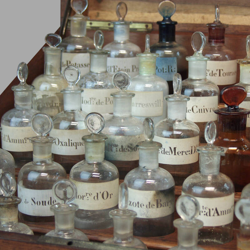 XIXth C. Apothecary Portable Cabinet - Image 4